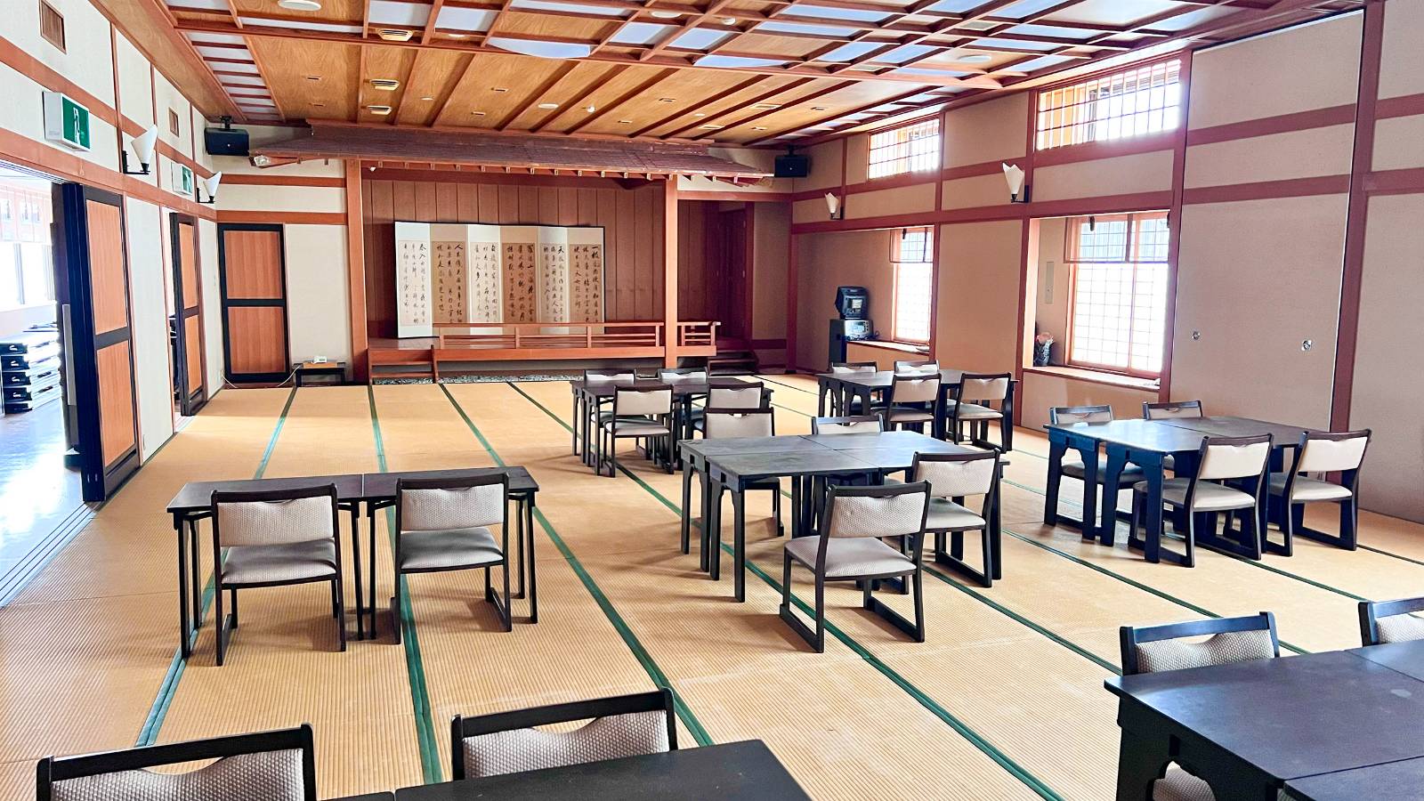 Large enkai room that is used for parties and dining.